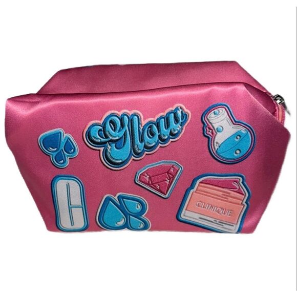 Clinique Travel Cosmetics bag with travel size skincare - Picture 3 of 5